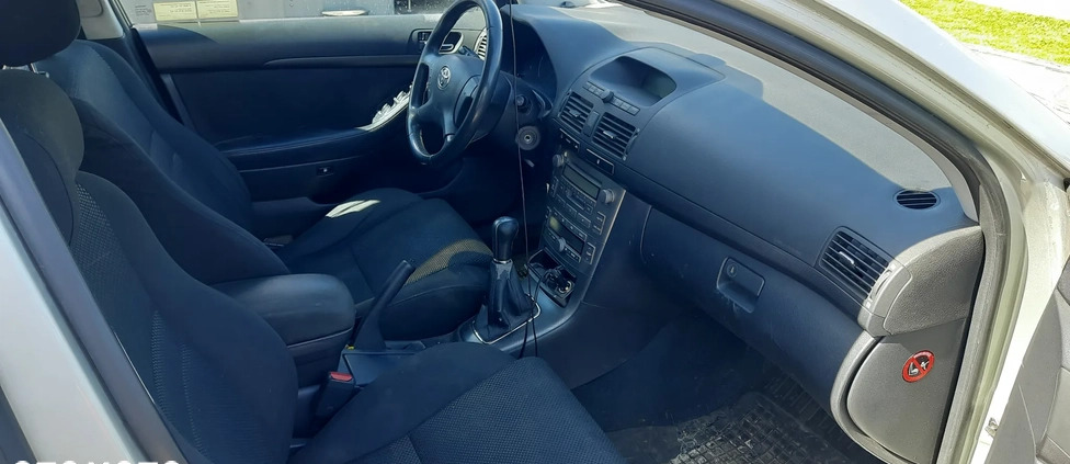 Toyota Avensis cena 9500 przebieg: 233000, rok produkcji 2003 z Skarszewy małe 16